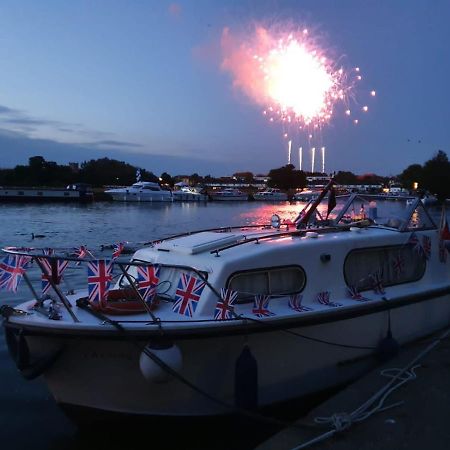 Buoyant Breaks Hotel Bray Buitenkant foto