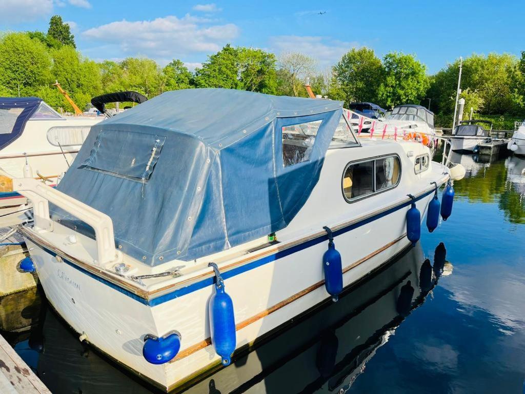 Buoyant Breaks Hotel Bray Buitenkant foto